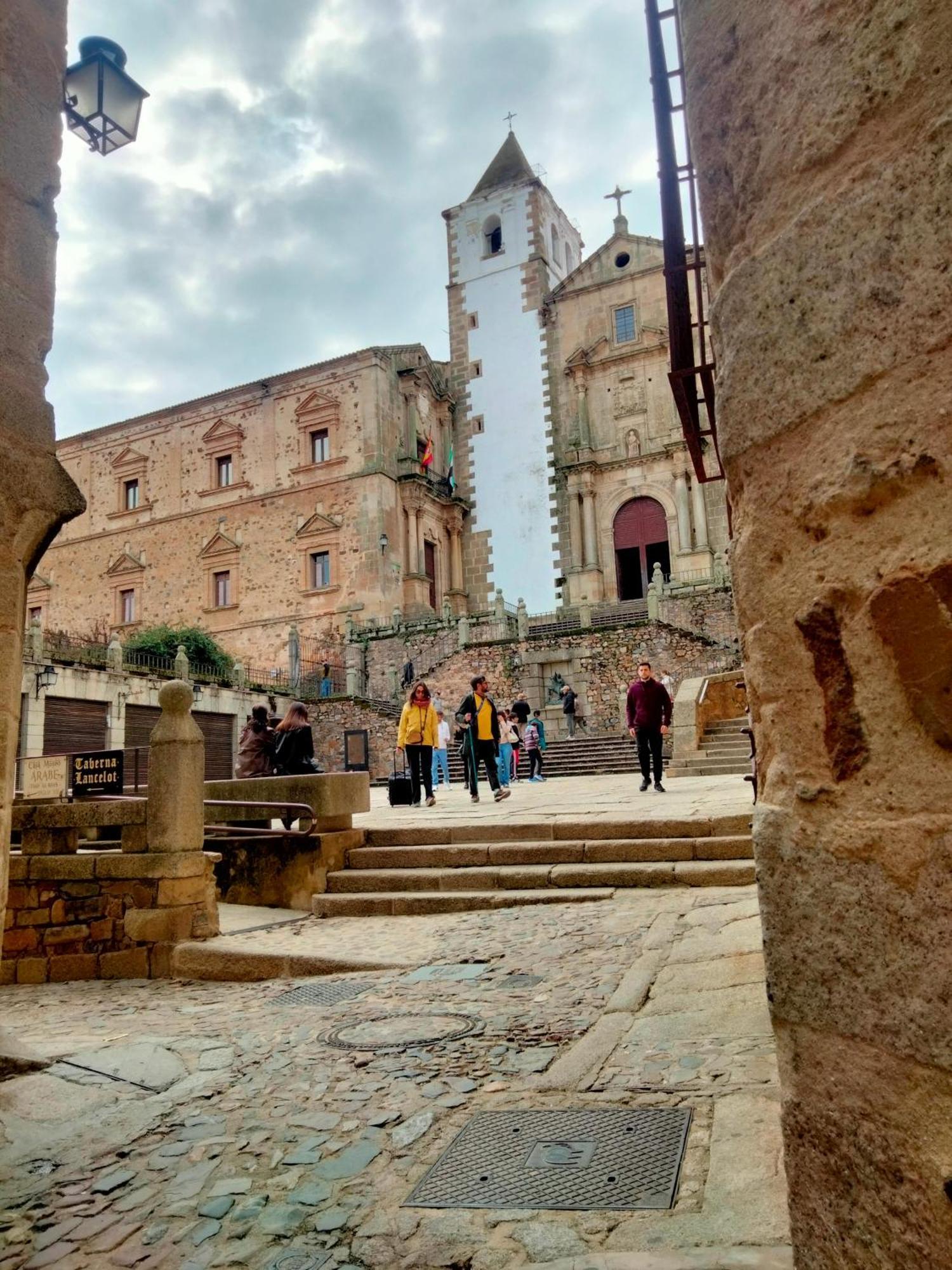 ᛕꮧℤεℝεs * Caceres